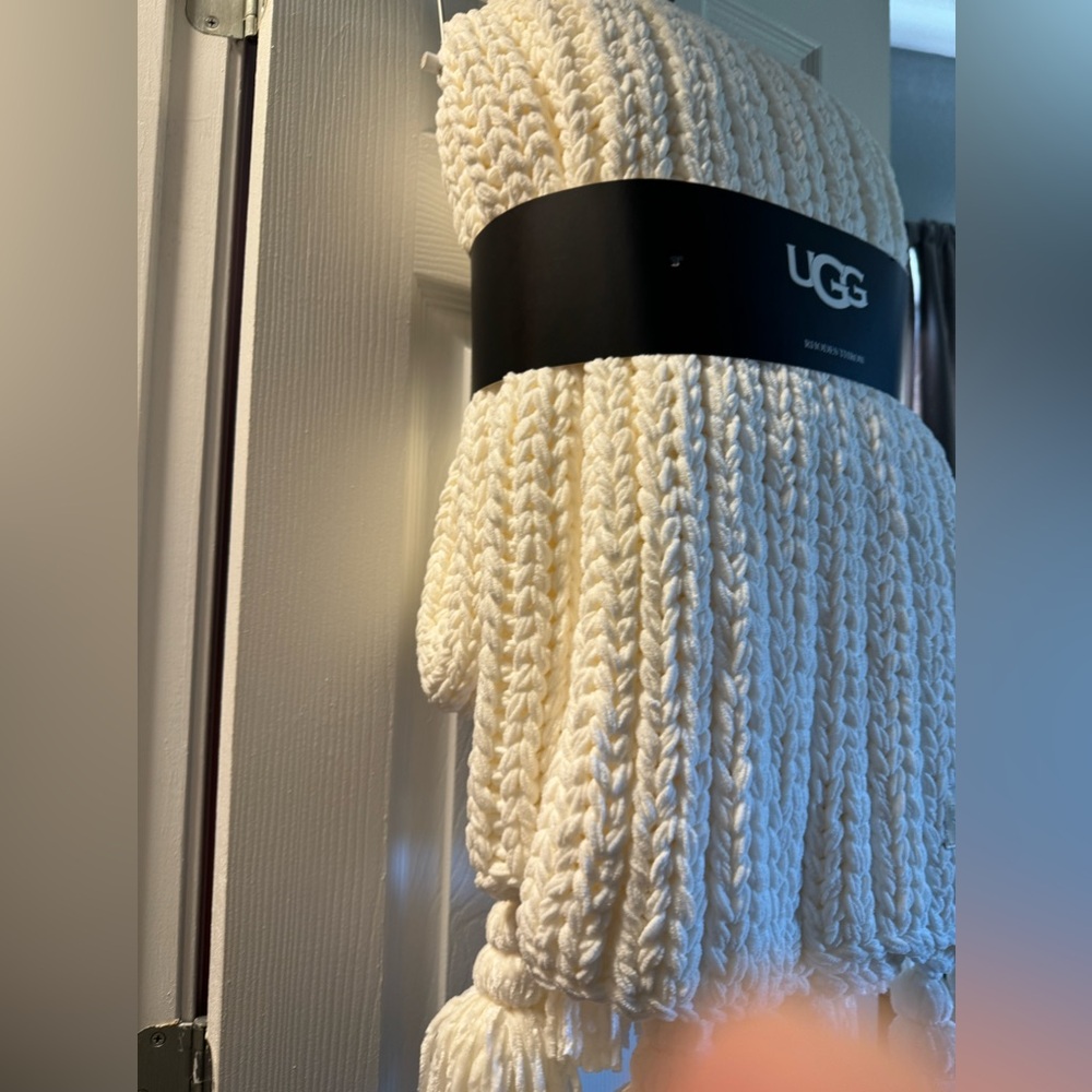 UGG RARE IVORY BRAIDED KNIT THROW - Picture 3 of 16